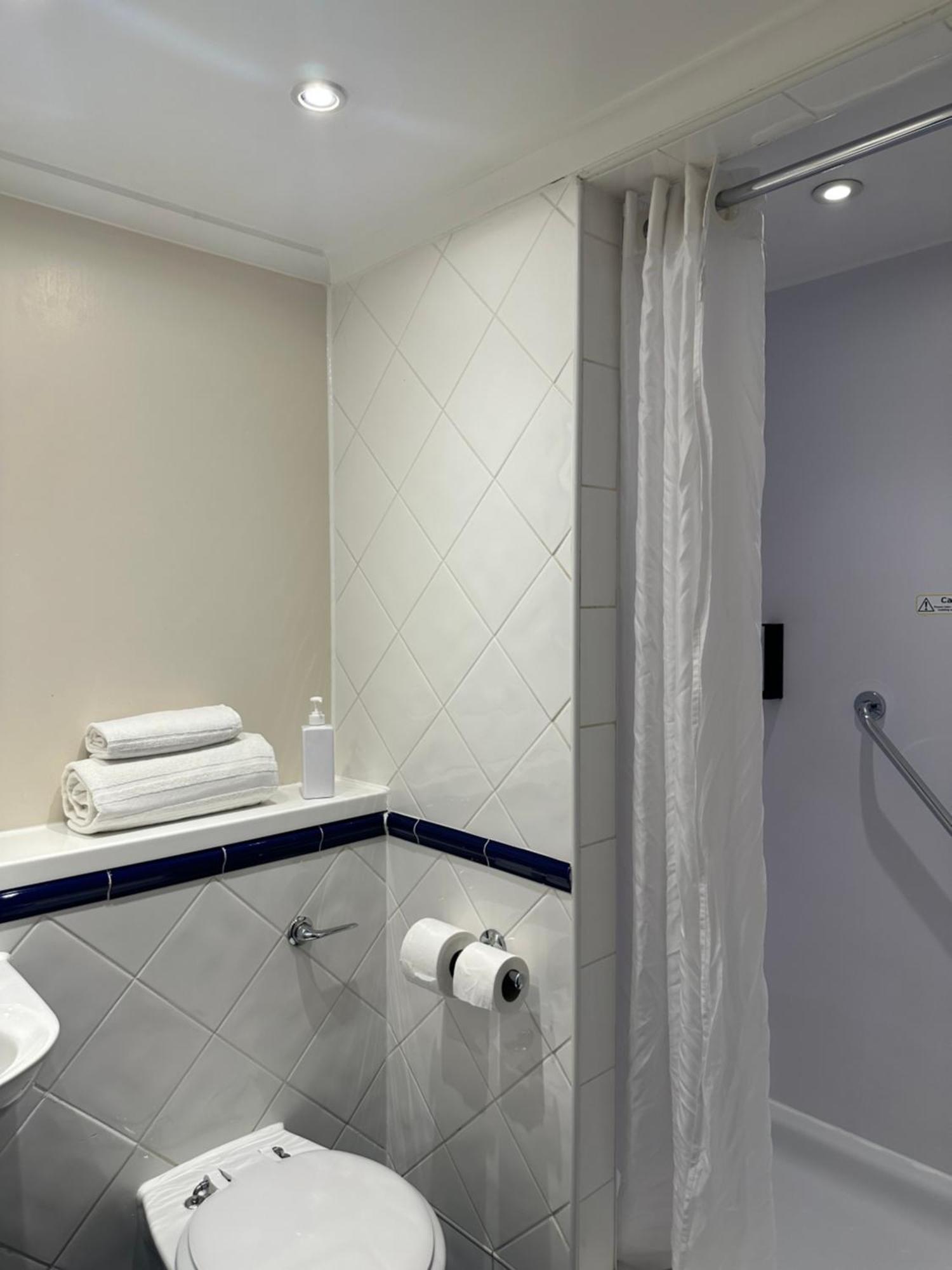 Go2 Glasgow Cumbernauld Hotel - Free Parking And Pet Friendly エクステリア 写真