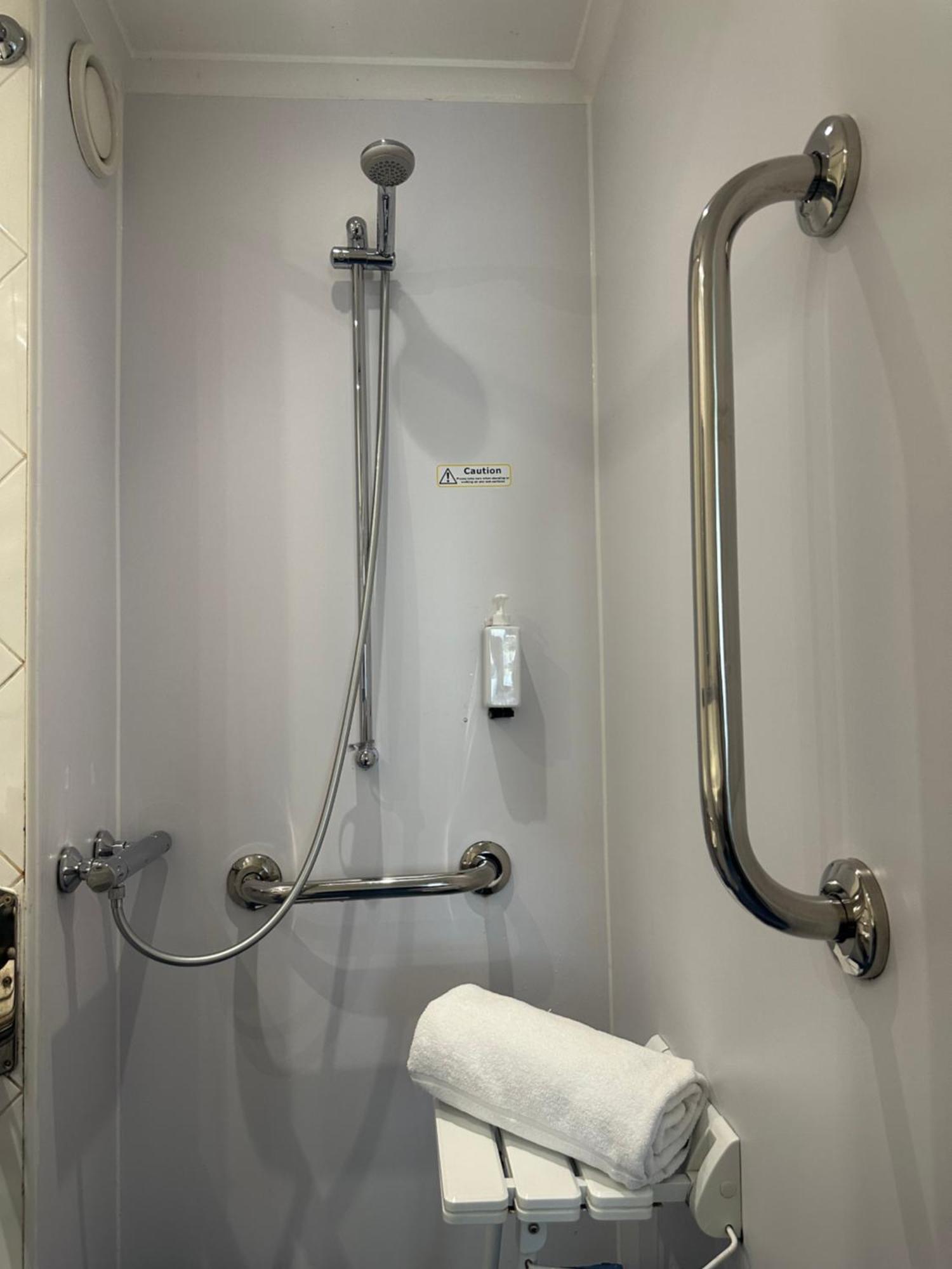 Go2 Glasgow Cumbernauld Hotel - Free Parking And Pet Friendly エクステリア 写真