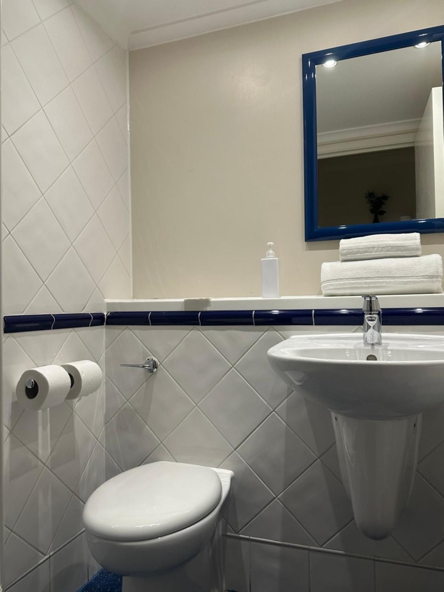 Go2 Glasgow Cumbernauld Hotel - Free Parking And Pet Friendly エクステリア 写真